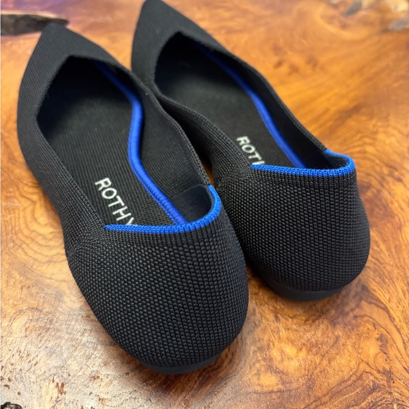 🎈PRICE DROP!❤️ The Point Flats by Rothy’s! Size 6.5 in Black - Picture 3 of 8